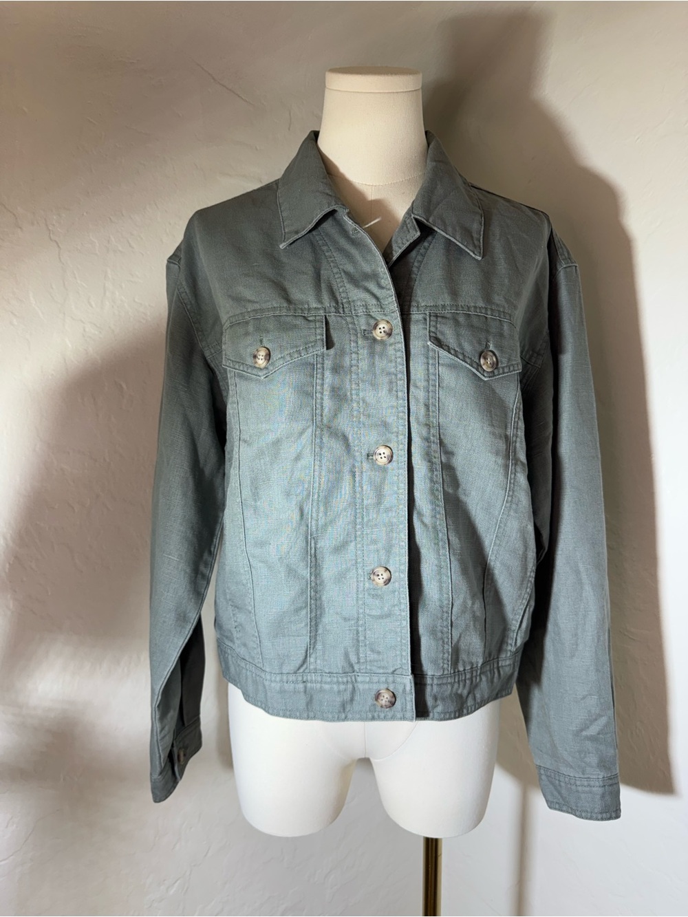 Classic Women's Lightweight Button-Front Jacket in Sage